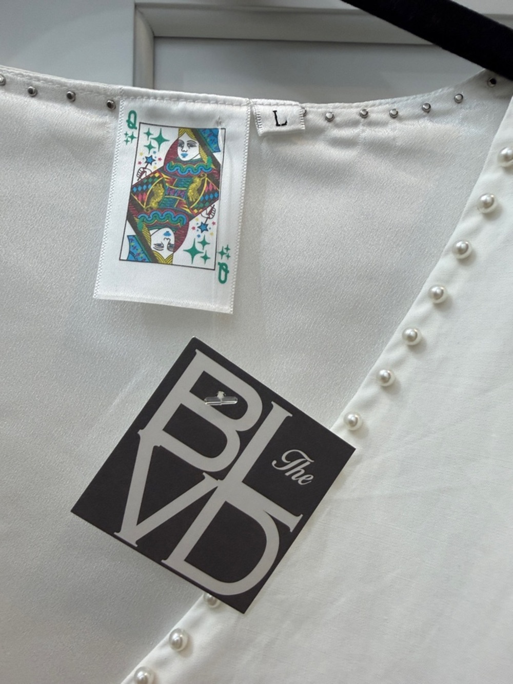 QUEEN OF SPARKLES White Puff-Sleeve Peplum Top with Embroidered Tigers. NWT L - Picture 5 of 5